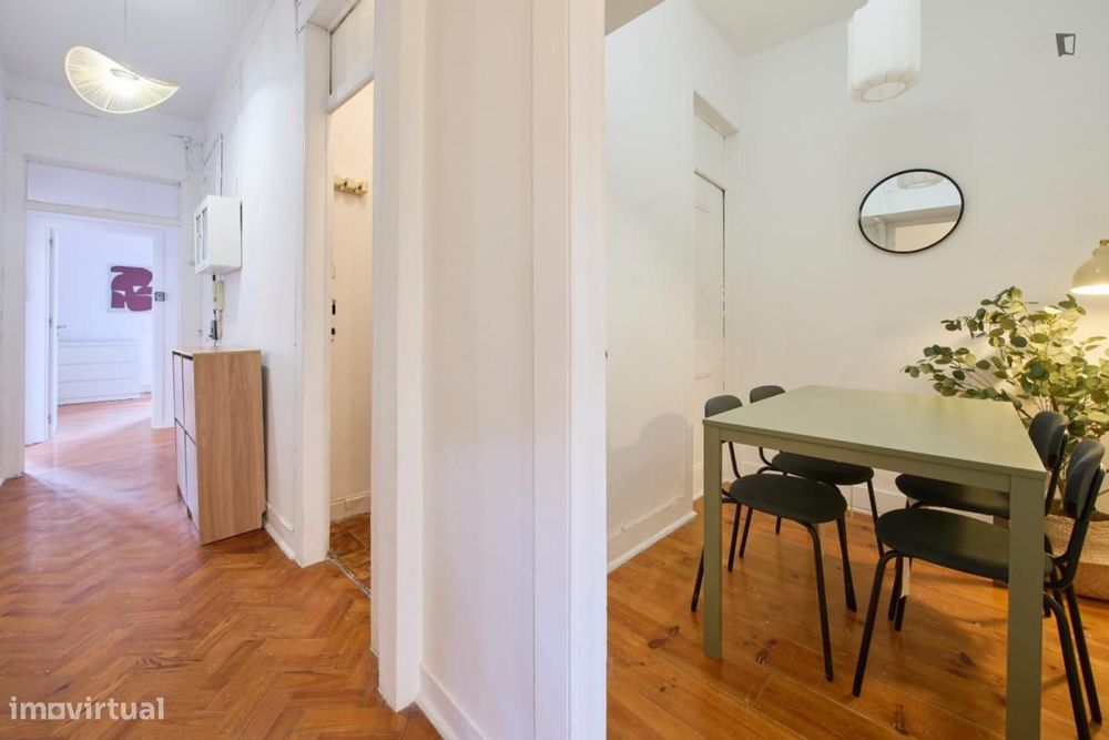 Quarto - localizado em São Bento Lisbon