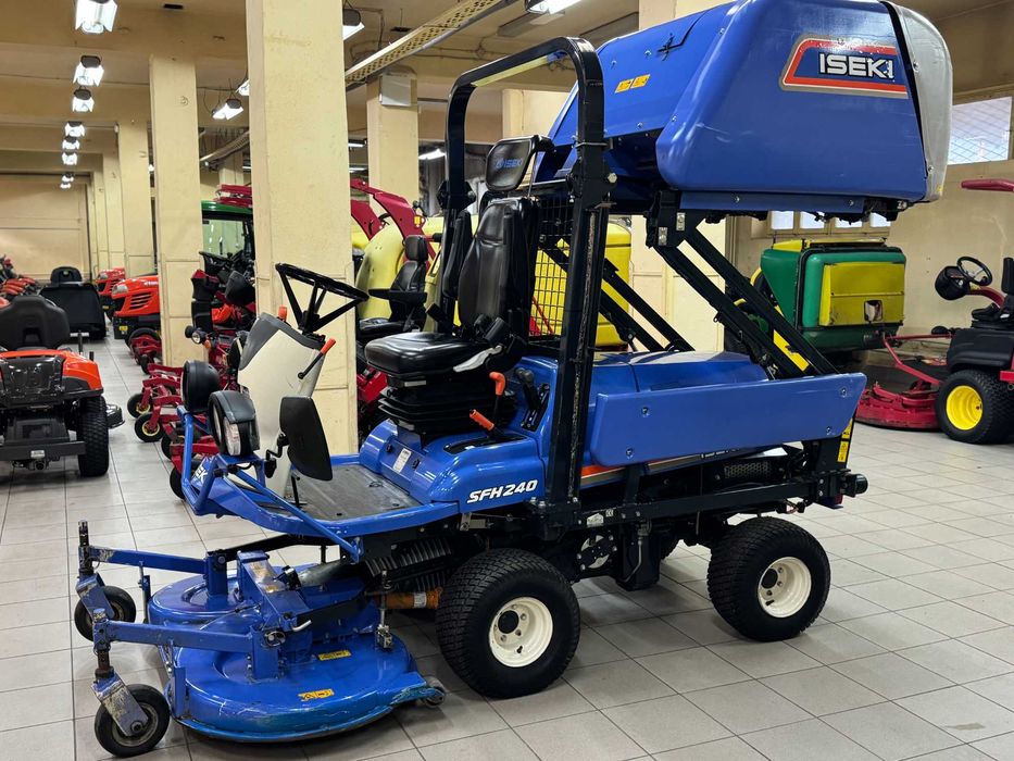 Kosiarka Traktor ISEKI SFH 240 II 4X4 3 CYL. DIESEL Stan jak nowy