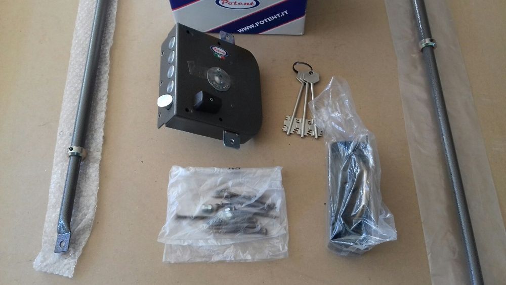 Fechadura Esquerda, com 5 trincos, abertura para fora - Nova