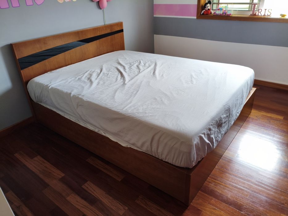 Cama de casal com colchão Emma