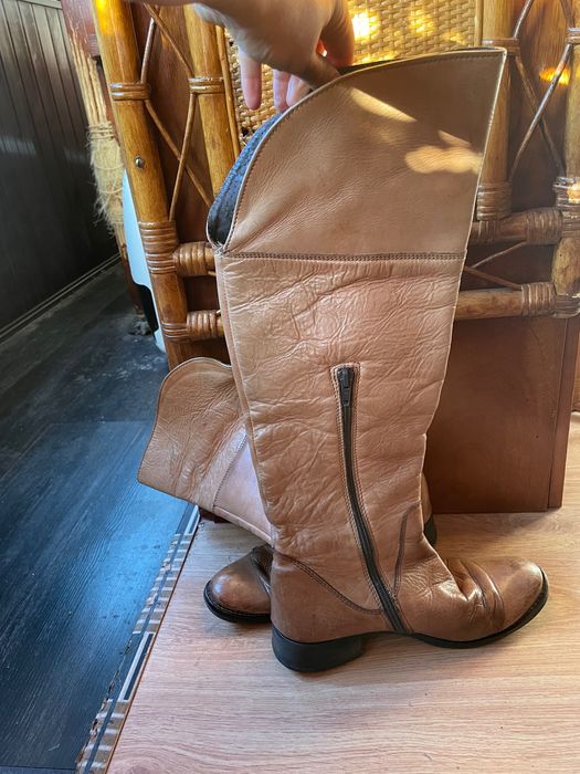 Bota em pele até ao joelho. Tam 38