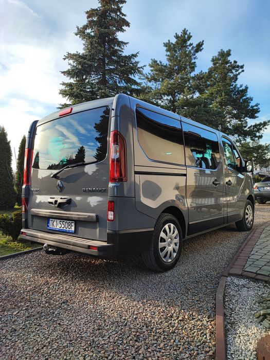 Wynajem busa Renault Trafic