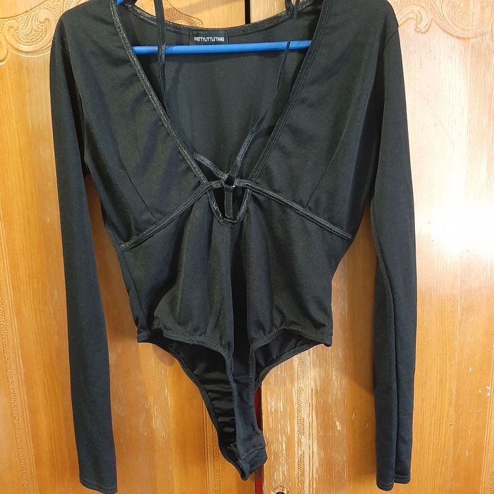 Это женское черное боди