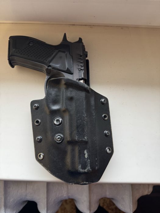 Кобура відкритого типу