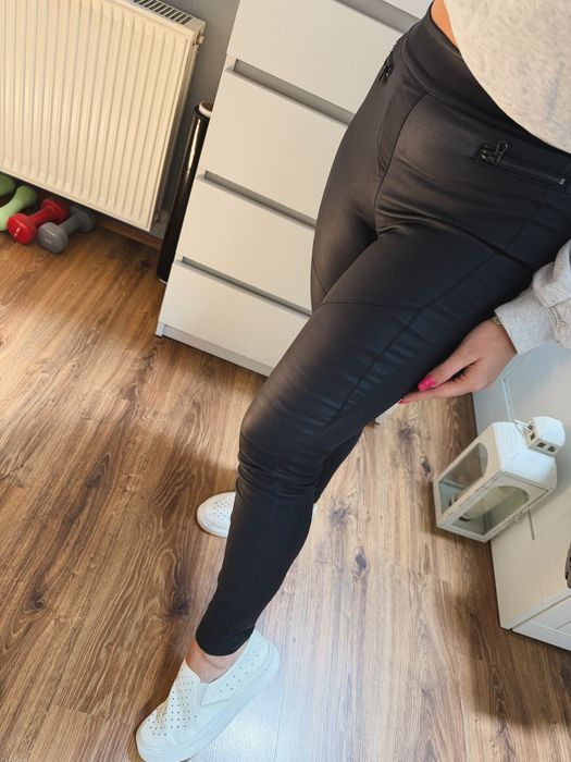 Nowe woskowane spodnie rurki wysoki stan XS