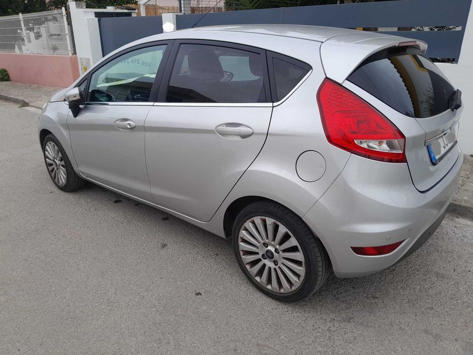 Ford Fiesta 2010 — photo 3