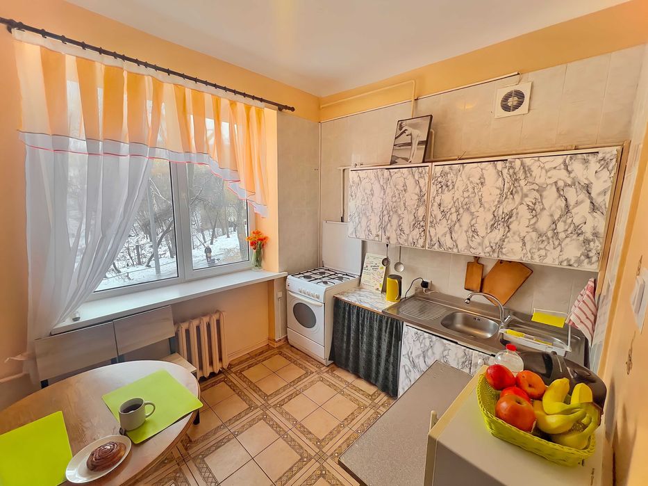 Хостел Печерська! Легко дістатись без ліфта! Теплота та  світло!