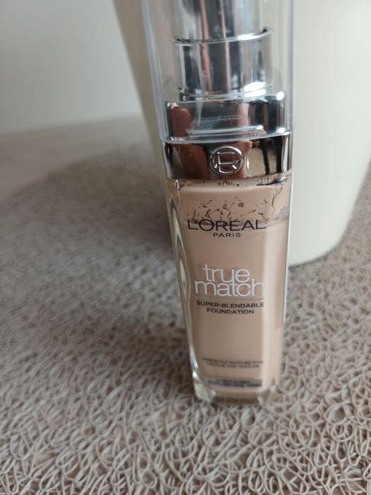 Podklad do twarzy loreal.