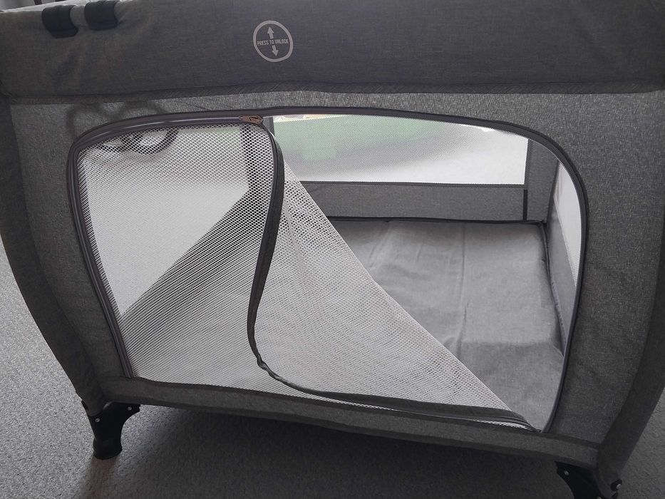 Продам дитячий манеж Caretero Quadra