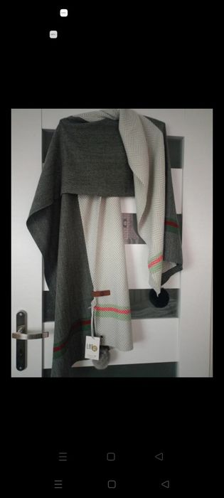 Duży szeroki nowy szal