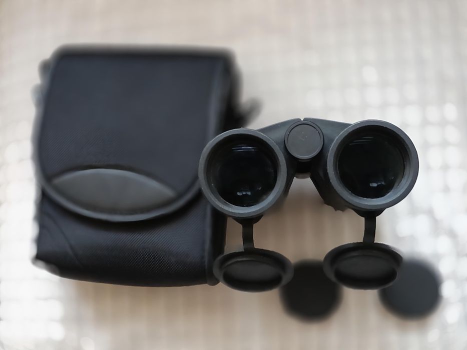 Lornetka  10x42  z dalmierzem.