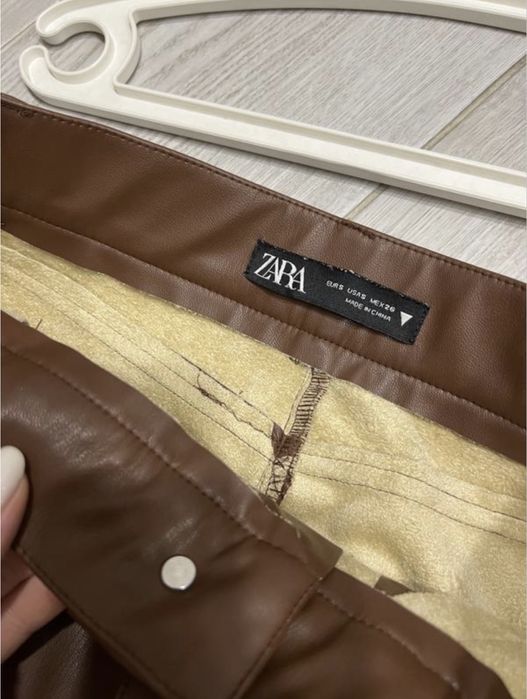 Штани із еко шкіри zara / massimo dutti s