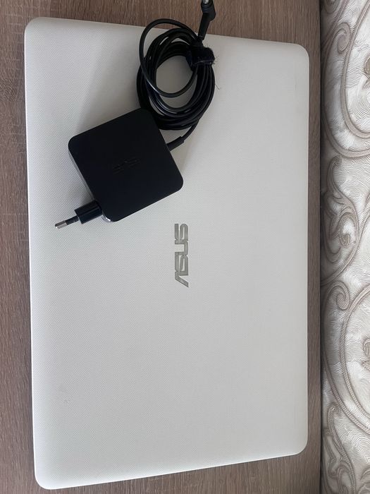 Ноутбук ASUS X751NV / 17.3″ / SSD / Новий акумулятор