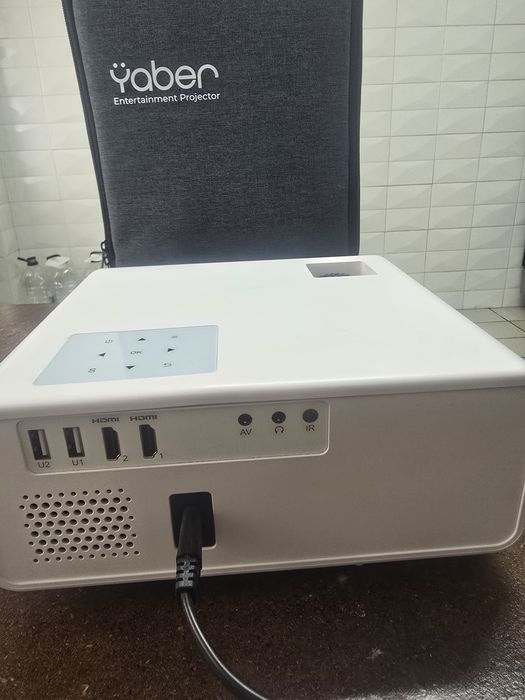 Vendo um projetor marca YABER Y9