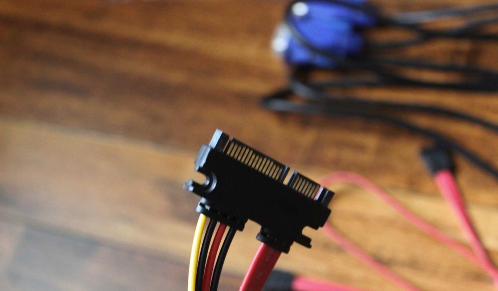 кабелі до пк - комплект нове/ sata 22-pin (7 + 15) SATA Male to Female