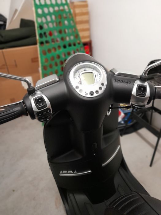 Vendo Peugeot django  ano 2021 ,125cc com ABS completamente nova.