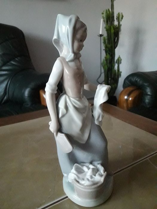Porcelanowa figurka Nao Lladro Hiszpania