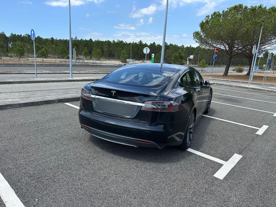 Tesla Model S 85D AWD