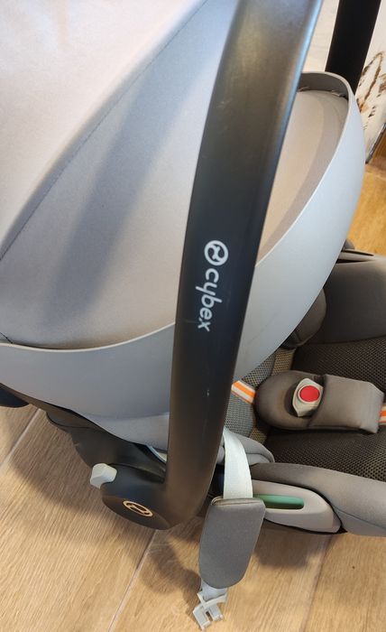 Cybex Cloud G + com  Base G Rotativa