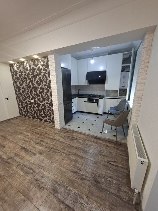 Продам трикімнатну"сталінку"