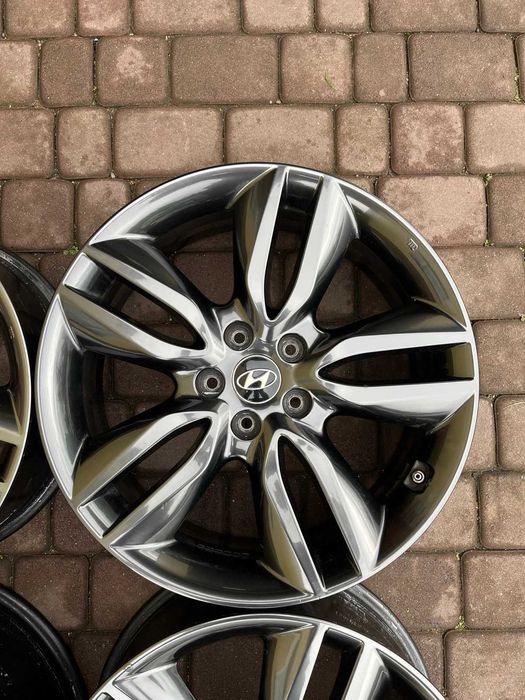 Oryginalne alufelgi Hyundai 5x114,3 19 cali CZUJNIKI Santa Fe Tucson Antracyt
