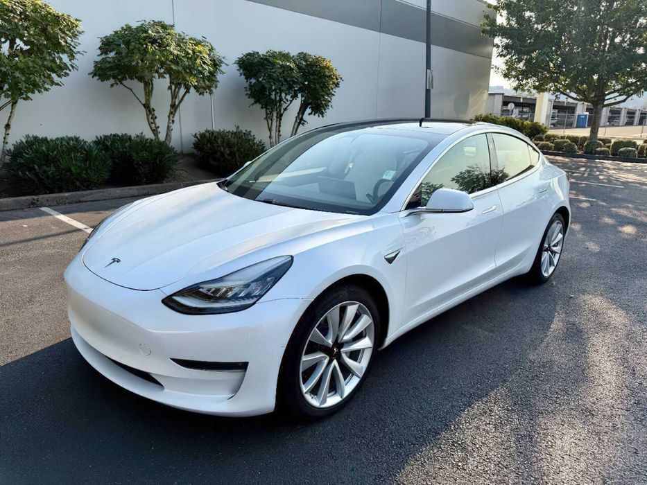 Tesla Model 3 Long Range      2019