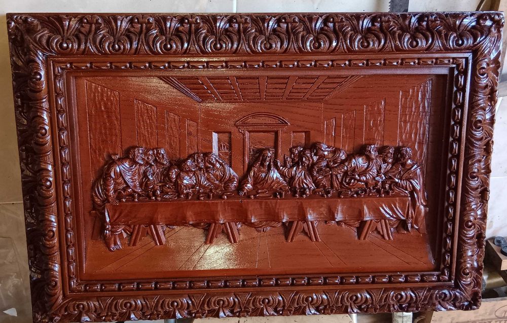 Moldura da Última Ceia talhada em madeira.