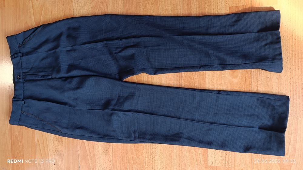 Класичні штани на хлопця 13/14 років.