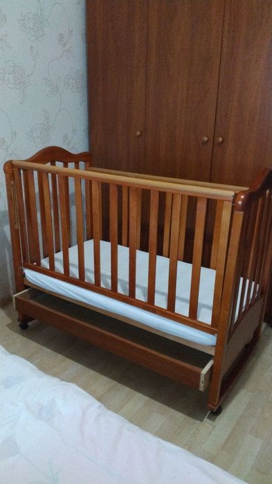 Ліжко дитяче та комод