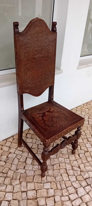 Cadeira Antiga Couro e Madeira!!!