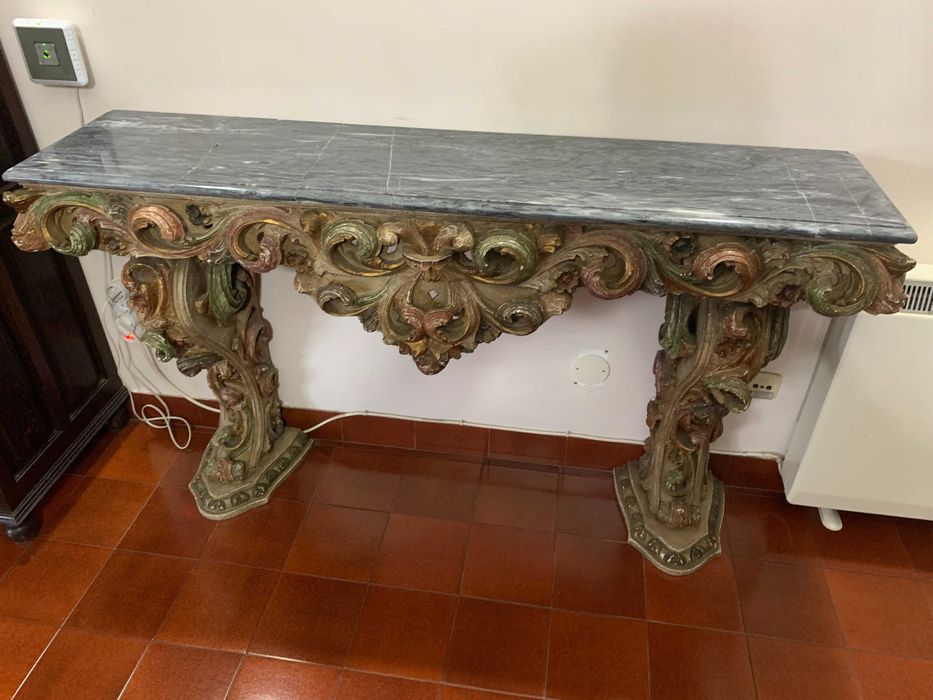 CREDÊNCIA CLÁSSICA ENTALHADA COM TAMPO EM PEDRA