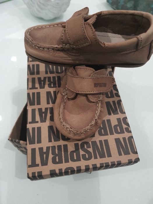 Sapatos de vela em pele com velcro