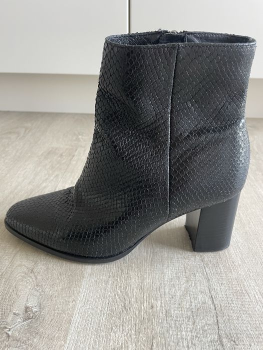 Botins pretos pele Massimo Dutti 37