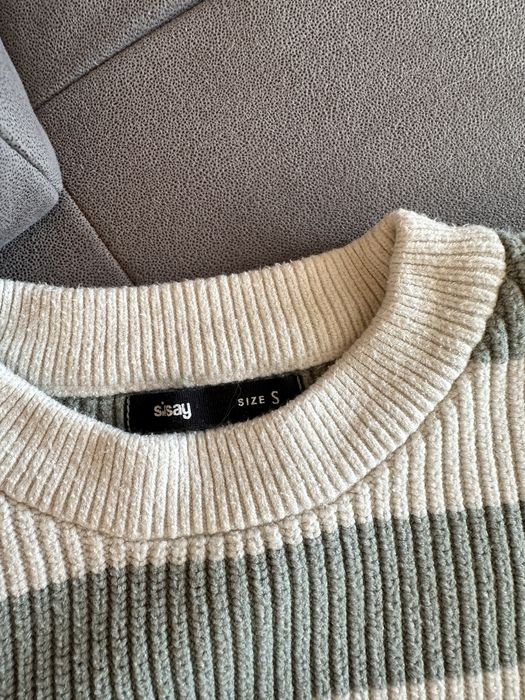 Sweter w pasy Sinsay z wiskozą