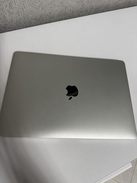 MacBook Pro, 2018 року Мак бук