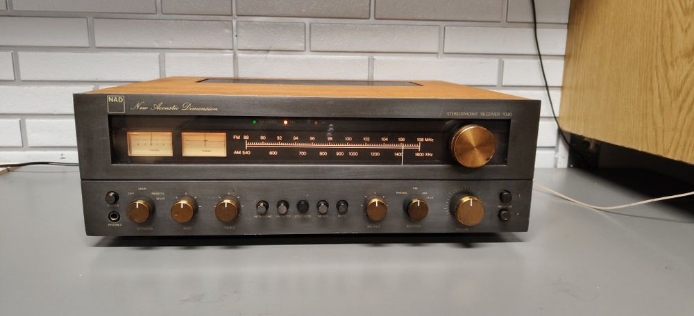 Amplituner Vintage NAD-7030 New Acoustic Dimension