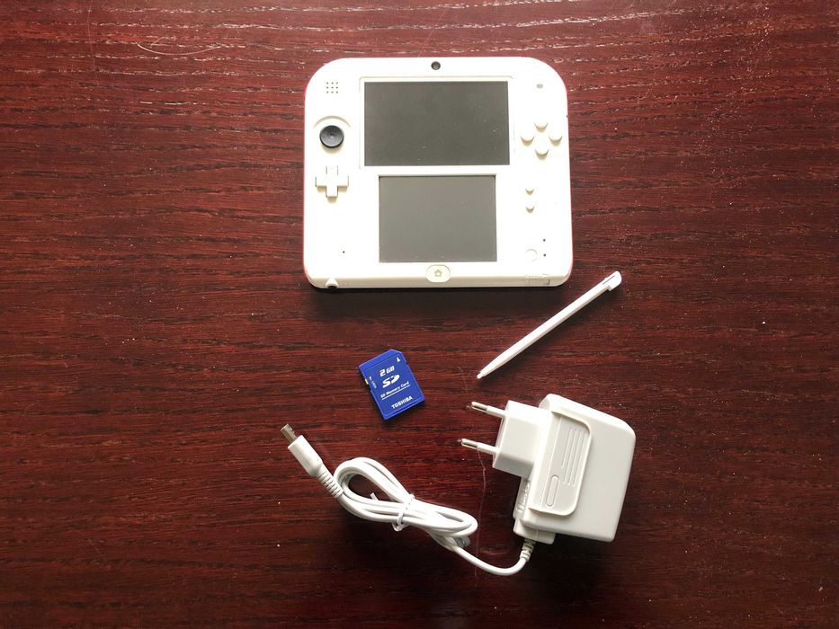 Konsola Nintendo 2DS Biało-Czerwona + akcesoria