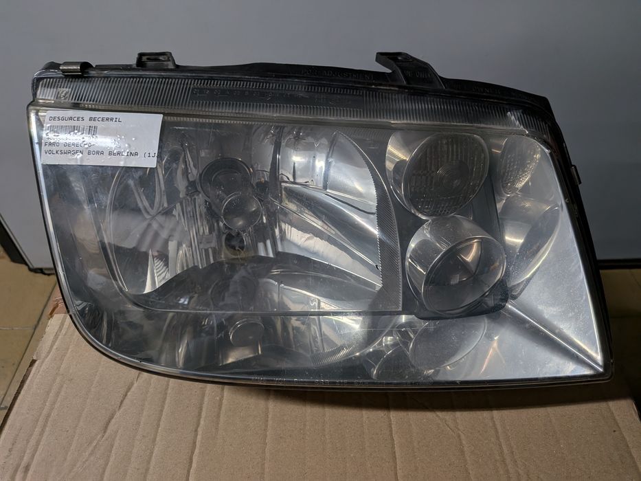 VW BORA farol lado direito