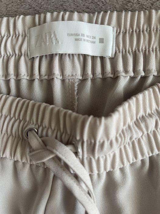 Легкі брючки Zara