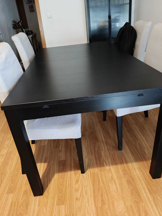 Mesa e cadeiras IKEA