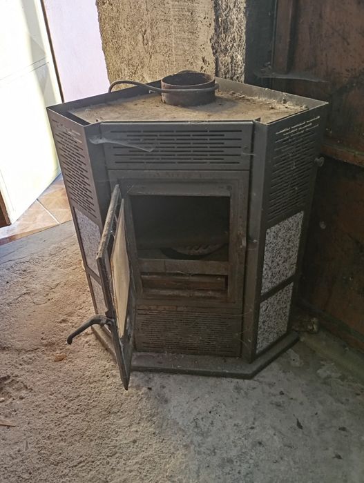 Vendo esta salamandra muita bonita bom estado