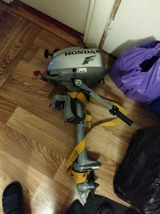 Продам човниковий мотор Honda BF 2.3