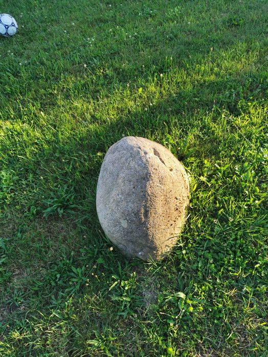 Duże kamienie na fundament