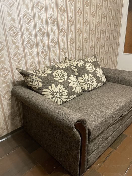 Sofa rozkładana 2-osobowa z funkcją spania + pojemnik, stan dobry