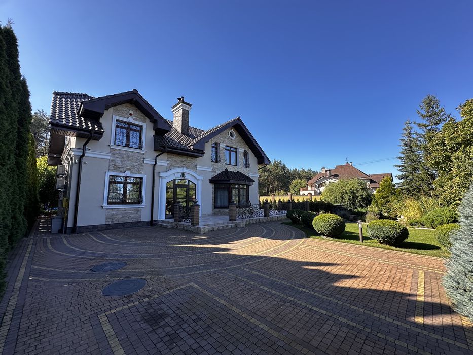 Будинок з басейном та гостьовим будинком в тихому місці Дмитрівка