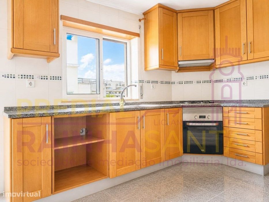 Apartamento T2 com Garagem em Box - S. Martinho do Bispo, Coimbra