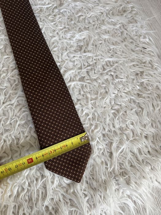 męski brązowy krawat w kropki