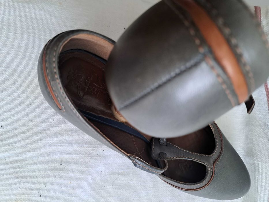 Buty Clarks szare r 39