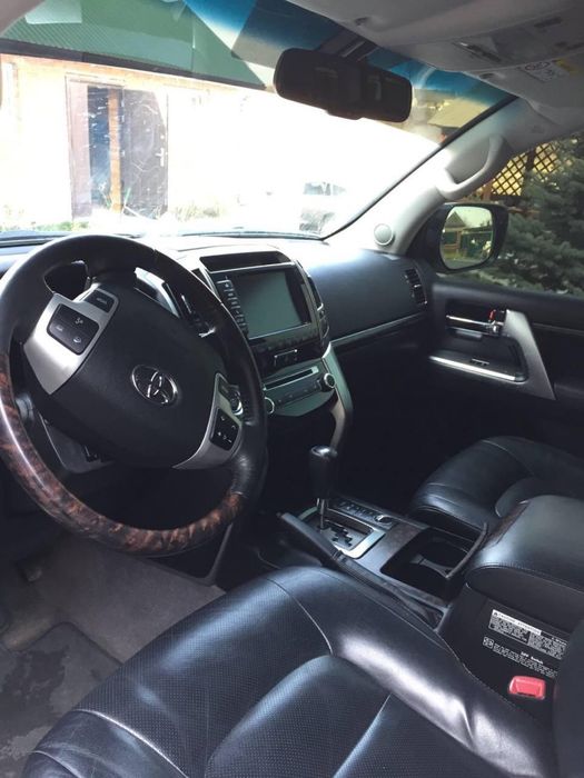 Toyota land cruiser 200