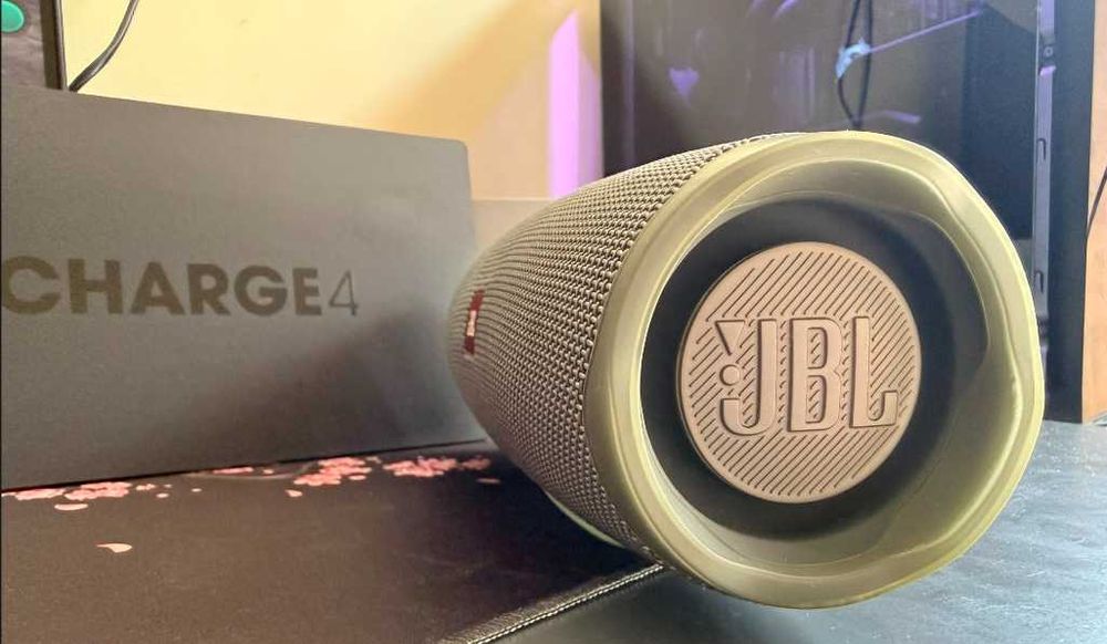 Coluna Bluetooth JBL Charge 4 (Cinza) – Como Nova, Com Caixa e Acessórios